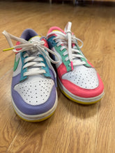 Load image into Gallery viewer, 8 NIKE White Sneakers