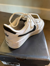 Load image into Gallery viewer, 5.5 NIKE White Sneakers