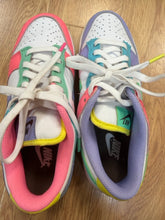 Load image into Gallery viewer, 8 NIKE White Sneakers