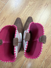 Load image into Gallery viewer, 4 Ariat Boots