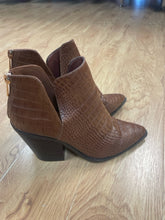 Load image into Gallery viewer, 7.5 Bamboo Brown Animal Print Boots

