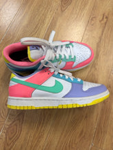 Load image into Gallery viewer, 8 NIKE White Sneakers
