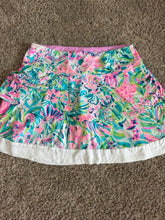 Load image into Gallery viewer, Size M Lilly pulitzer White Floral SKORT
