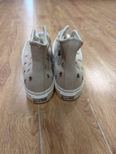 Load image into Gallery viewer, 9 Converse Tan Floral Sneakers
