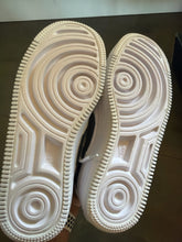 Load image into Gallery viewer, 5.5 NIKE White Sneakers
