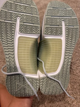 Load image into Gallery viewer, 8.5 NIKE Mint Sneakers
