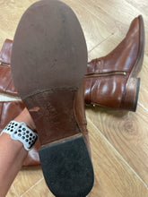 Load image into Gallery viewer, 9 Tory Burch Brown Boots
