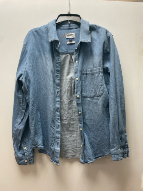 Size L Universal Thread Blue Denim Solid Shirt