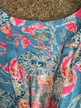 Load image into Gallery viewer, Size L Lilly pulitzer Blue Floral Tank Top
