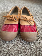 Load image into Gallery viewer, 7 Ugg Red Flats
