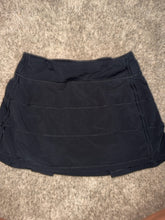 Load image into Gallery viewer, Size 6 Lululemon Black Solid Workout
