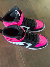 Load image into Gallery viewer, NIKE 3 Shoes/Boots
