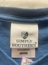 Load image into Gallery viewer, Size M Simply Southern Navy Casual Top
