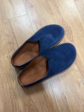 Load image into Gallery viewer, 7 LUCKY Blue Suede Clogs
