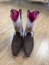 Load image into Gallery viewer, 4 Ariat Boots
