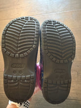 Load image into Gallery viewer, Crocs 13 Shoes/Boots
