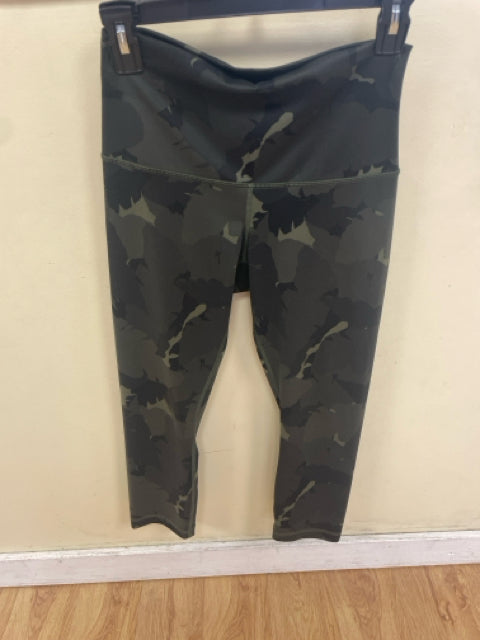 Size M Lululemon Green Camoflage Workout