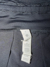 Load image into Gallery viewer, Size 6 Lululemon Black Solid Workout
