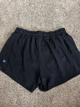 Load image into Gallery viewer, Lululemon Black 8 Solid Workout
