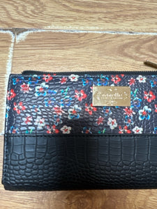 Nanette WALLET