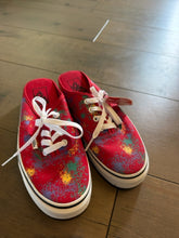 Load image into Gallery viewer, 7.5 Vans Red Design Sneakers
