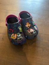 Load image into Gallery viewer, Crocs 13 Shoes/Boots
