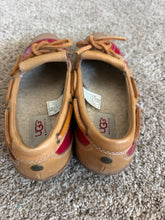 Load image into Gallery viewer, 7 Ugg Red Flats
