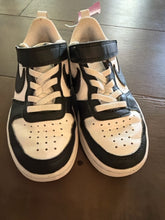 Load image into Gallery viewer, 11 NIKE Shoes/Boots
