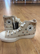 Load image into Gallery viewer, 9 Converse Tan Floral Sneakers
