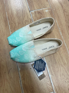 5 Toms Shoes/Boots