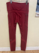 Load image into Gallery viewer, Size 4 Lululemon Burgundy Ribbed knit Workout
