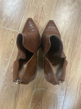 Load image into Gallery viewer, 7.5 Bamboo Brown Animal Print Boots
