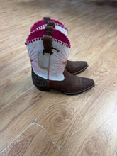 Load image into Gallery viewer, 4 Ariat Boots
