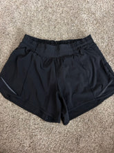 Load image into Gallery viewer, Lululemon Black 8 Solid Workout
