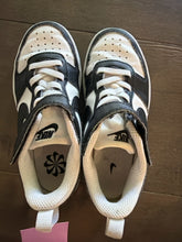 Load image into Gallery viewer, 11 NIKE Shoes/Boots
